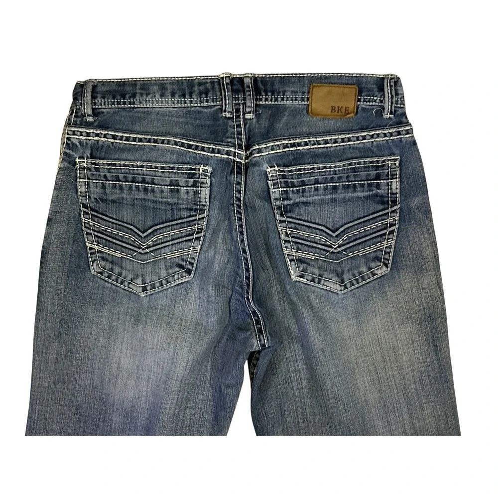 BKE Tyler Straight Leg Jeans Men's 33x31 Medium Wash Contrast Stitch Embroidered